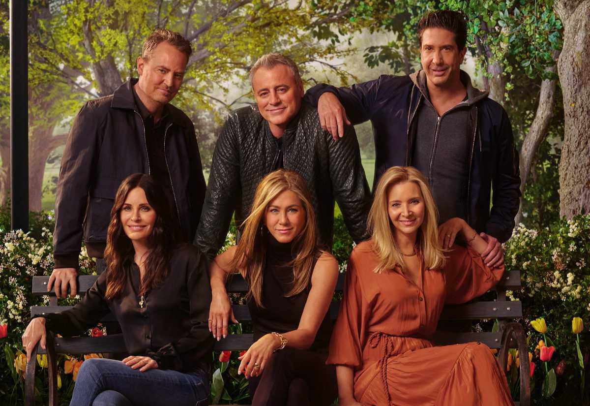 “Friends” trở lại trong sự cuồng nhiệt