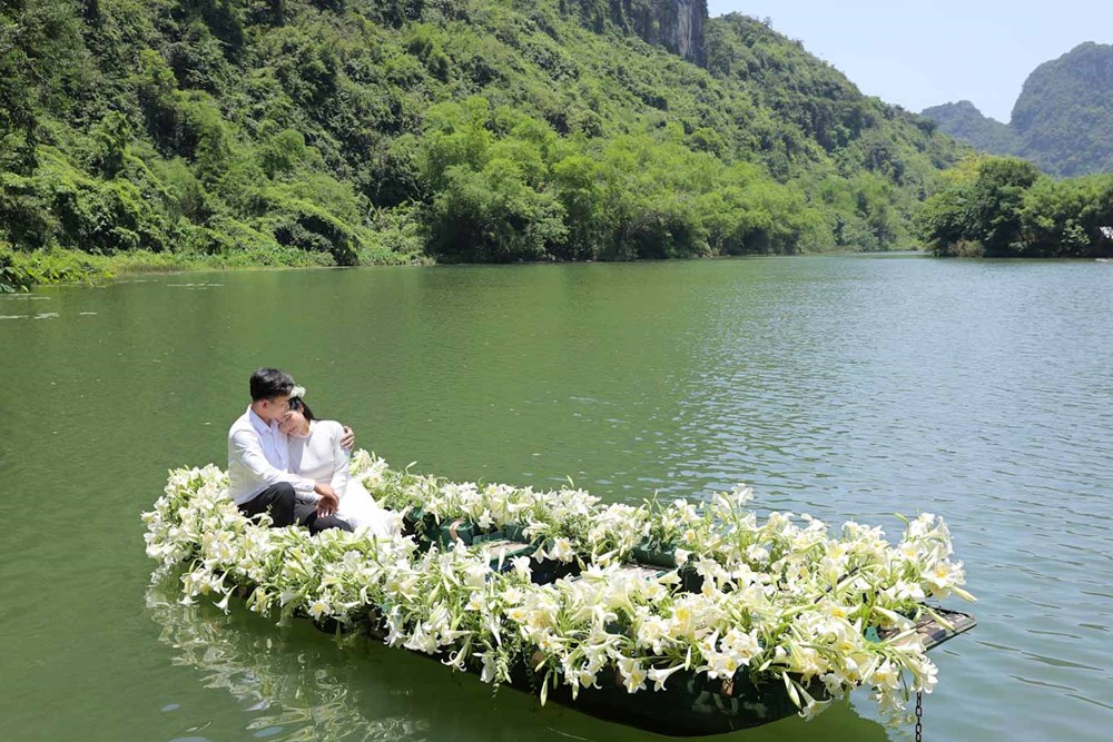 Sao mai Sông Thao tái xuất với bộ đôi MV khắc khoải nơi vùng quê đẹp như tranh vẽ