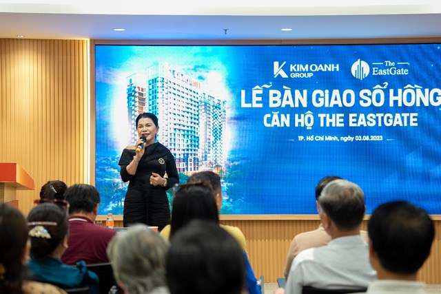 Cư dân The EastGate nhận bàn giao sổ hồng