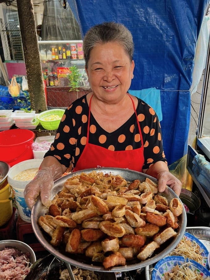 Quán bún chả giò hơn 40 năm tại TP. Cần Thơ